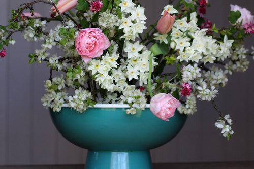 How to use a Flower Frog : Rachel Ince.